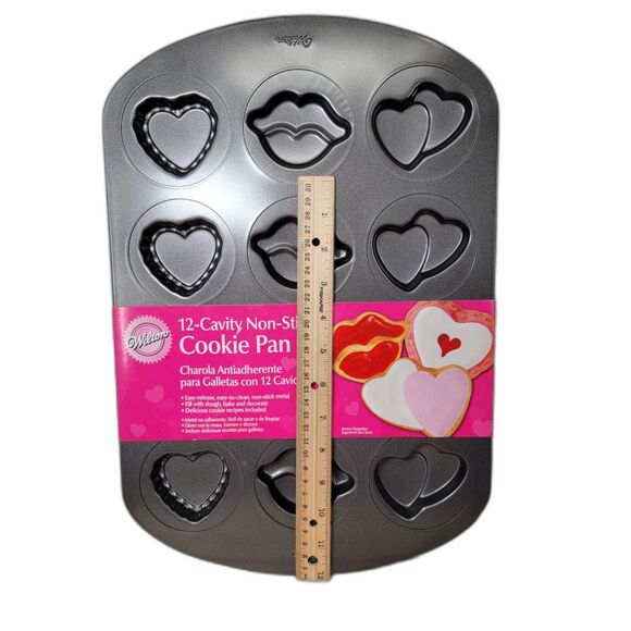 Wilton 12-Cavity Non-Stick Valentine Cookie Pan NWT - Picture 5 of 5